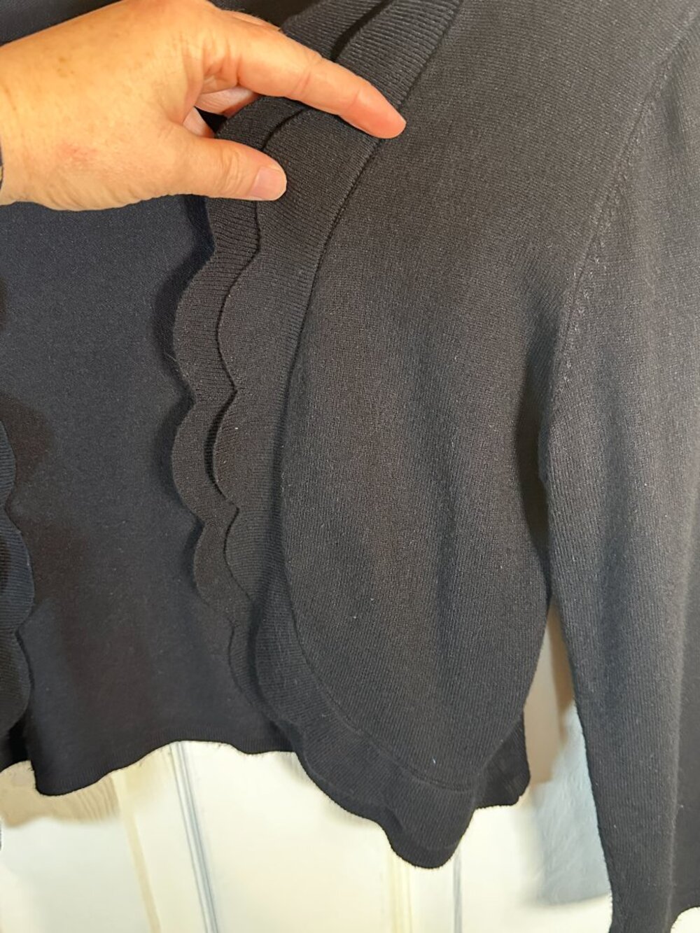 Perceptions New York Scallop Edge Cropped Cardigan Shrug Bundle Black + White Si - Picture 9 of 12